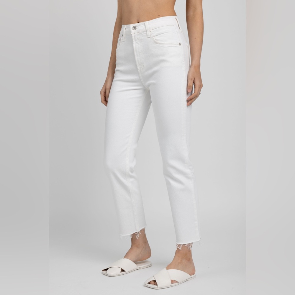 Citizens Of Humanity Daphne crop with frayed edges. White. Size 28.